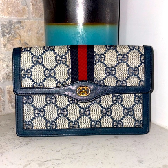 Gucci Handbags - Gucci Vintage Parfums Clutch EUC